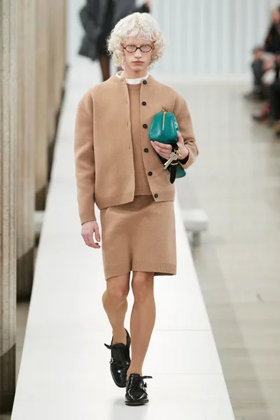 Look 22